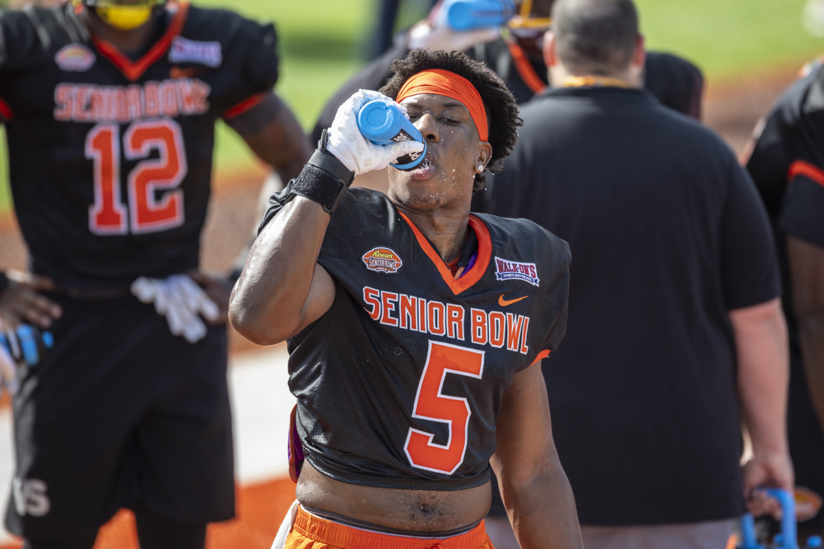 Jan 31, 2023; Mobile, AL, USA; National defensive lineman KJ Henry of Clemson (5) takes a water break during the first day of Senior Bowl week at Hancock Whitney Stadium in Mobile.